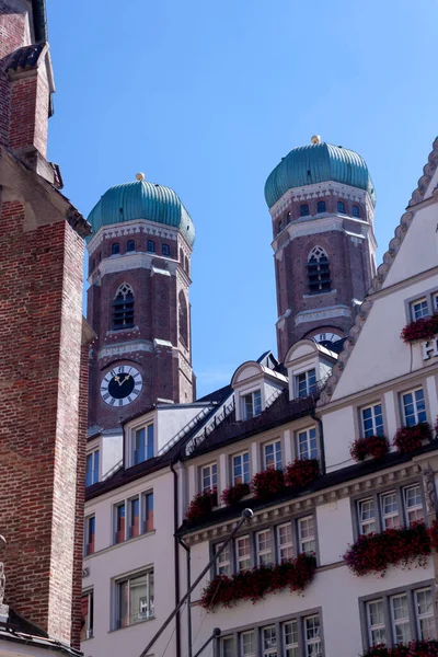 Πύργοι Frauenkirche Στο Μόναχο Θέα Από Neuhauser Street Μόναχο Βαυαρία — Φωτογραφία Αρχείου