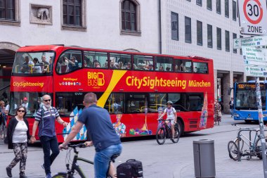 MÜZİK, ALMANE - 6 Haziran 2022 Münih 'teki sokakta