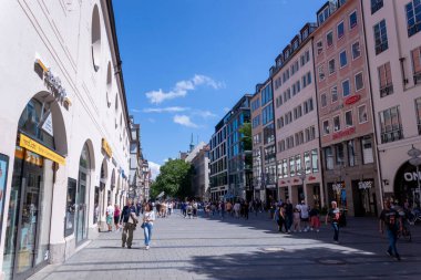 MÜZİK, ALMANE - 6 Haziran 2022 Münih 'teki sokakta