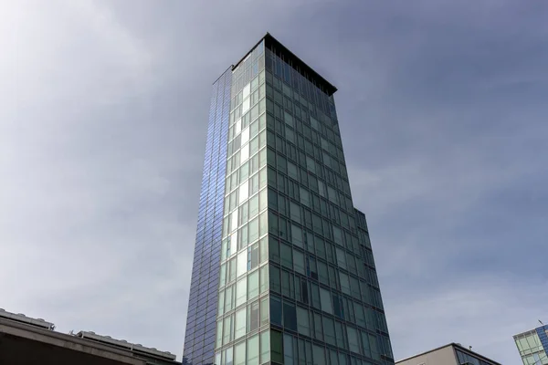弗里堡 2023年5月6日 弗赖堡火车站附近的高层建筑 — 图库照片