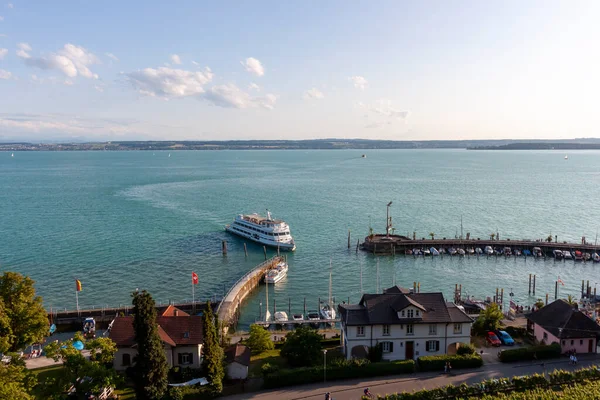 MEERSBURG, ALMANY - 22 Temmuz 2023: Meersburg Limanı, Constance Gölü, üst manzara