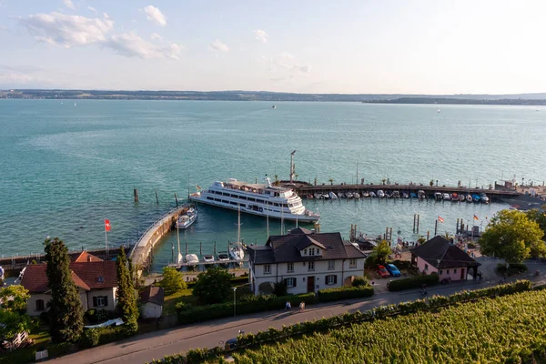 MEERSBURG, ALMANY - 22 Temmuz 2023: Meersburg Limanı, Constance Gölü, üst manzara
