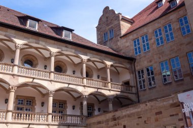 SUTTGART, ALMANY - 29 AĞUSTOS 2022 Stuttgart 'taki eski kalenin avlusunda