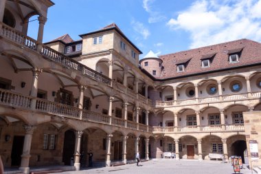 SUTTGART, ALMANY - 29 AĞUSTOS 2022 Stuttgart 'taki eski kalenin avlusunda