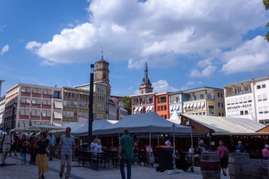 SUTTGART, ALMANY - 29 AĞUSTOS 2022 Stuttgart 'ta, yaz günü