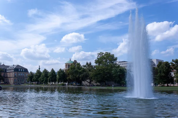 Artificial Lake Fountain Foreground Stuttgart Castle Background Germany Baden Wuerttemberg — Stock Photo, Image