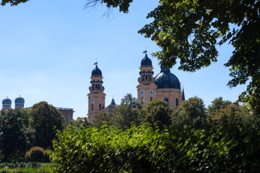 Theatinerkirche, Münih 'teki St. Cajetan Katolik Koleji Kilisesi. Odeonsplatz