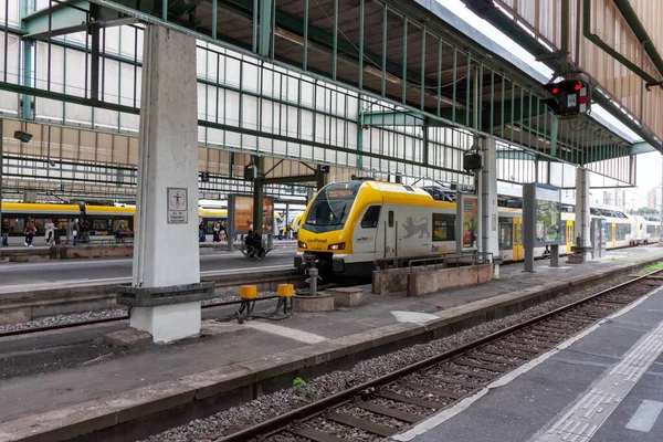 Stuttgart Germany 2023年8月31日 德国铁路列车到达斯图加特火车站 — 图库照片