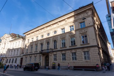 INNSBRUCK, AUSTRIA - 13 Ekim 2023: Marie-Theresien-Strasse, Innsbruck. Günaydın 13 Ekim 2023