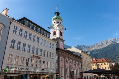 INNSBRUCK, AUSTRIA - 13 Ekim 2023: Kutsal Ruh Innsbruck Hastanesi Kilisesi (Spitalskirche)
