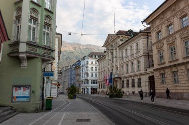 Innsbruck, AUSTRIA - 14 Ekim 2023: Marie-Theresien-Strasse, Innsbruck. Günaydın 14 Ekim 2023