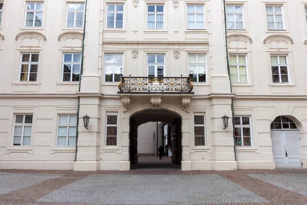 Hofburg İmparatorluk Sarayı, Avusturya 'nın Innsbruck kentinde bulunan eski bir Habsburg sarayıdır. Innsbruck, Tyrol 'un başkentidir.