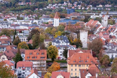 RAVENSBURG, GERMANY - 15 Ekim 2022 Ravensburg, Almanya 'nın başkenti. Veitsburg Kalesi 'nden şehir manzarası