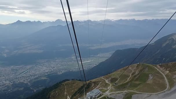 Descida Teleférico Hafelekar Ponto Mais Alto Innsbruck Movimento Rápido Filmagem De Bancos De Imagens Sem Royalties