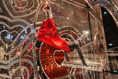 WATTENS, AUSTRIA - 14 Ekim 2023: Swarovski Kristal Dünyaları Müzesi - Performans Sanatı