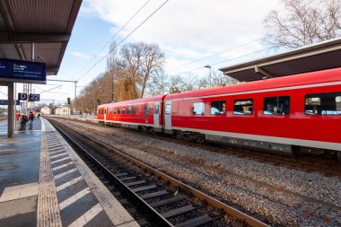LINDAU, Almanya - 3 HAZİRAN 2024: Lindau, Almanya 'da görülen modern bir tren.