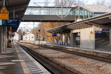 LINDAU, GERMANY - 3 HAZİRAN 2024: Lindau Reutin istasyonundaki terk edilmiş platform