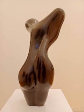 STRASBOURG, FRANCE - 4 HAZİRAN 2023: Strazburg 'daki Modern ve Çağdaş Sanat Müzesinde Jean ARP tarafından Pireneler Gövdesi