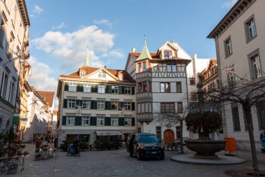 St. GALLEN, SWitness ZERLAND - 3 Ocak 2024 St. Gallen sokakları. Charming şehri ve İsviçre 'deki Unesco miras siteleri.