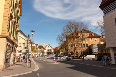 TUEBINGEN, ALMANY - 6 NİSAN 2024 Nisan 'da Tuebingen sokaklarında