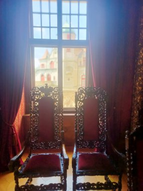 İŞARETİ, GERMANY - 28 Mayıs 2022: Hohenzollern-Sigmaringen Prenslerinin yönetim merkezi olan Sigmaringen Şatosu 'nda müze sergileri (Almanca: Schloss Sigmaringen)