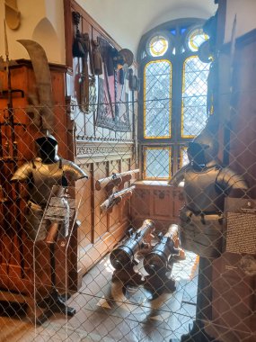 İŞARETİ, GERMANY - 28 Mayıs 2022: Hohenzollern-Sigmaringen Prenslerinin yönetim merkezi olan Sigmaringen Şatosu 'nda müze sergileri (Almanca: Schloss Sigmaringen)