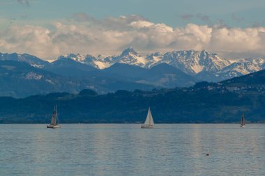 Alman sahilleri Bodensee, Langenargen 'den Alpler' in panoramik görüntüsü