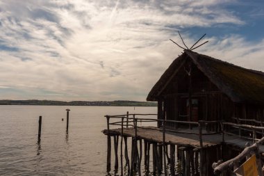 Stilt evleri (Pfahlbauten), Unteruhldingen kasabası, Constance Gölü (Bodensee), Baden-Wurttemberg eyaleti, Almanya