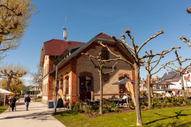 UNTERUHLDINGEN, GERMANY - 27 Nisan 2024: Unteruhldingen 'deki Bodensee setinde