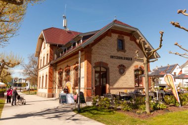UNTERUHLDINGEN, GERMANY - 27 Nisan 2024: Unteruhldingen 'deki Bodensee setinde