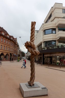 BREGENZ, VORARLBERG, AUSTRIA - 19 Mart 2023: Herbert Muysburger 'in bronzdan yapılmış anıtı, Bregenz' de 2022 'de kuruldu.