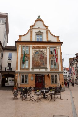 BREGENZ, VORARLBERG, AUSTRIA - 19 Mart 2023: Weinstube Kinz, Bregenz 'de eski bir oteldir..