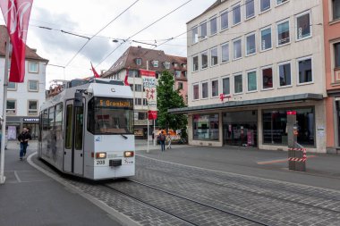 WURZBURG, Almanya - 19 Mayıs 2024: Wurzburg 'da Tramvay