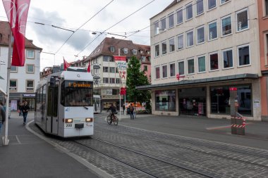 WURZBURG, Almanya - 19 Mayıs 2024: Wurzburg 'da Tramvay