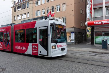 WURZBURG, Almanya - 19 Mayıs 2024: Wurzburg 'da Tramvay