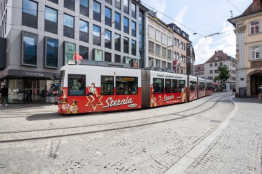 WURZBURG, Almanya - 19 Mayıs 2024: Wurzburg 'da Tramvay
