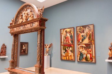NUREMBERG, GERMANY - 18 Mayıs 2024: Durer tarafından tasarlanan sunağın yanında, Nuremberg 'in 12 Kardeşler Evi şapelinden
