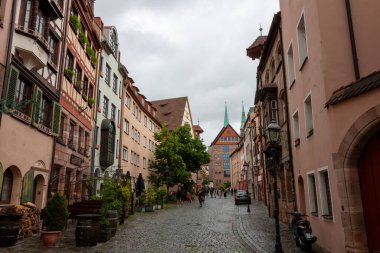 NUREMBERG, GERMANY - 18 MAYIS 2024: Nuremberg 'deki eski kasabanın çeyrekliklerinden birinde