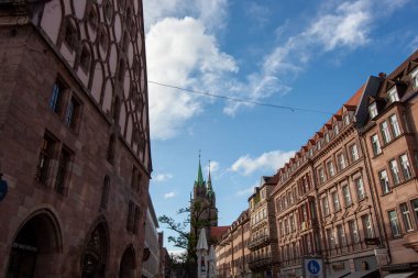 NUREMBERG, GERMANY - 18 MAYIS 2024: Nuremberg 'deki eski kasabanın çeyrekliklerinden birinde