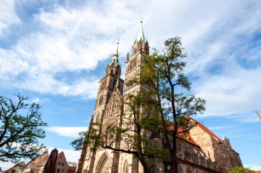 Bavyera 'nın tarihi Nürnberg kentindeki St. Lorenz Kirche ya da St. Lawrence Kilisesi.
