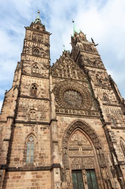 Bavyera 'nın tarihi Nürnberg kentindeki St. Lorenz Kirche ya da St. Lawrence Kilisesi.