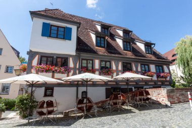 ULM, ALMANY - 28 Temmuz 2024: Ulm 'un balıkçı mahallesindeki resim evleri