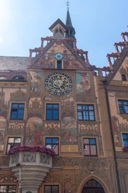 ULM, ALMANY - 28 Temmuz 2024: Ulm Belediye Binası. Parça