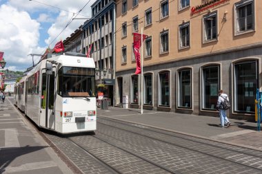 ULM, GERMANY - 28 Temmuz 2024: Berblinger Heykeli, Ulm Terzisi Yazan Johannes Pfeiffer, Ulm, Baden-Wuerttemberg, Almanya