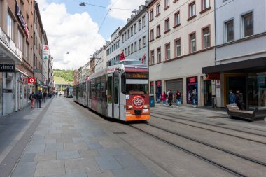 ULM, GERMANY - 28 Temmuz 2024: Berblinger Heykeli, Ulm Terzisi Yazan Johannes Pfeiffer, Ulm, Baden-Wuerttemberg, Almanya