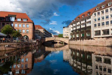 ULM, GERMANY - 28 Temmuz 2024: Berblinger Heykeli, Ulm Terzisi Yazan Johannes Pfeiffer, Ulm, Baden-Wuerttemberg, Almanya