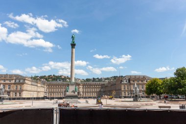 STUTTGART, ALMANY - 6 Ağustos 2024: Stuttgart 'ın ana meydanı yeniden inşa ediliyor ve halka kapalı