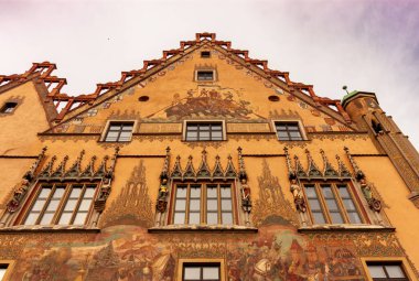 ULM, Almanya - 18 Şubat 2024: 14. yüzyılda belediye binası inşa edildi. Güney Almanya 'nın tipik ayrıntıları