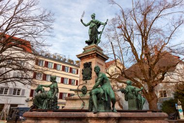 LINDAU, GERMANY - 2 Mart 2024: Reichsplatz 'da Lindavia Çeşmesi