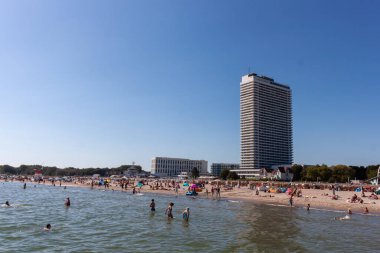 TRAVEMUNDE, GERMANY - 13 Ağustos 2024: Maritim Hotel Lbeck-Travemunde. İplikten görüntüle